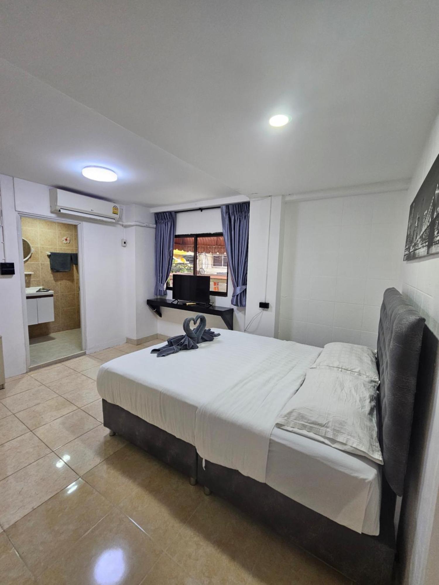 Candy Beach Seaview Jomtien Esterno foto
